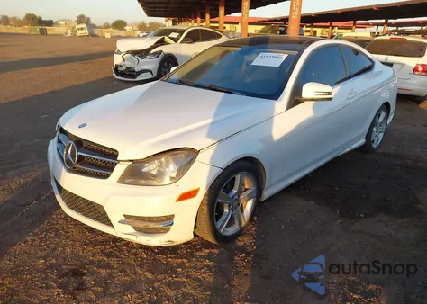 2014 Mercedes-Benz C 250 из США, поврежденный, VIN WDDGJ4HB7EG286877